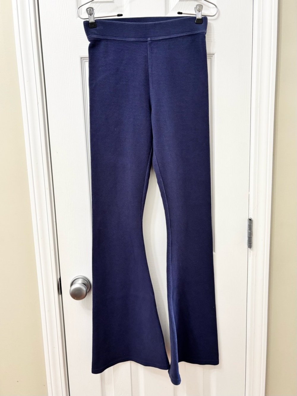 American Eagle Offline by Aerie Navy Textured High Rise Flare Leggings Size M - Picture 2 of 8